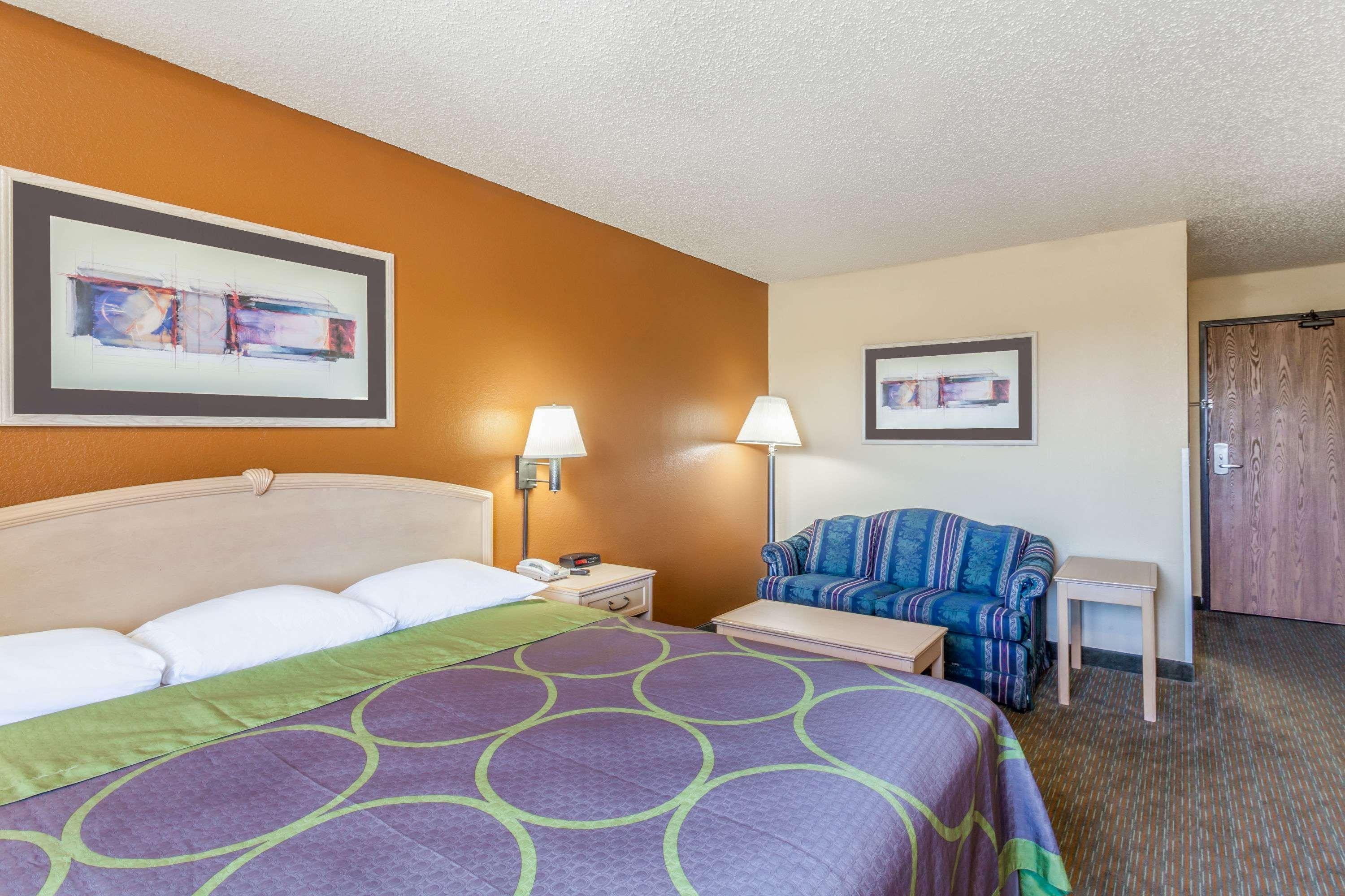 Super 8 By Wyndham Charlotte/Amusement Park Area Hotel Buitenkant foto