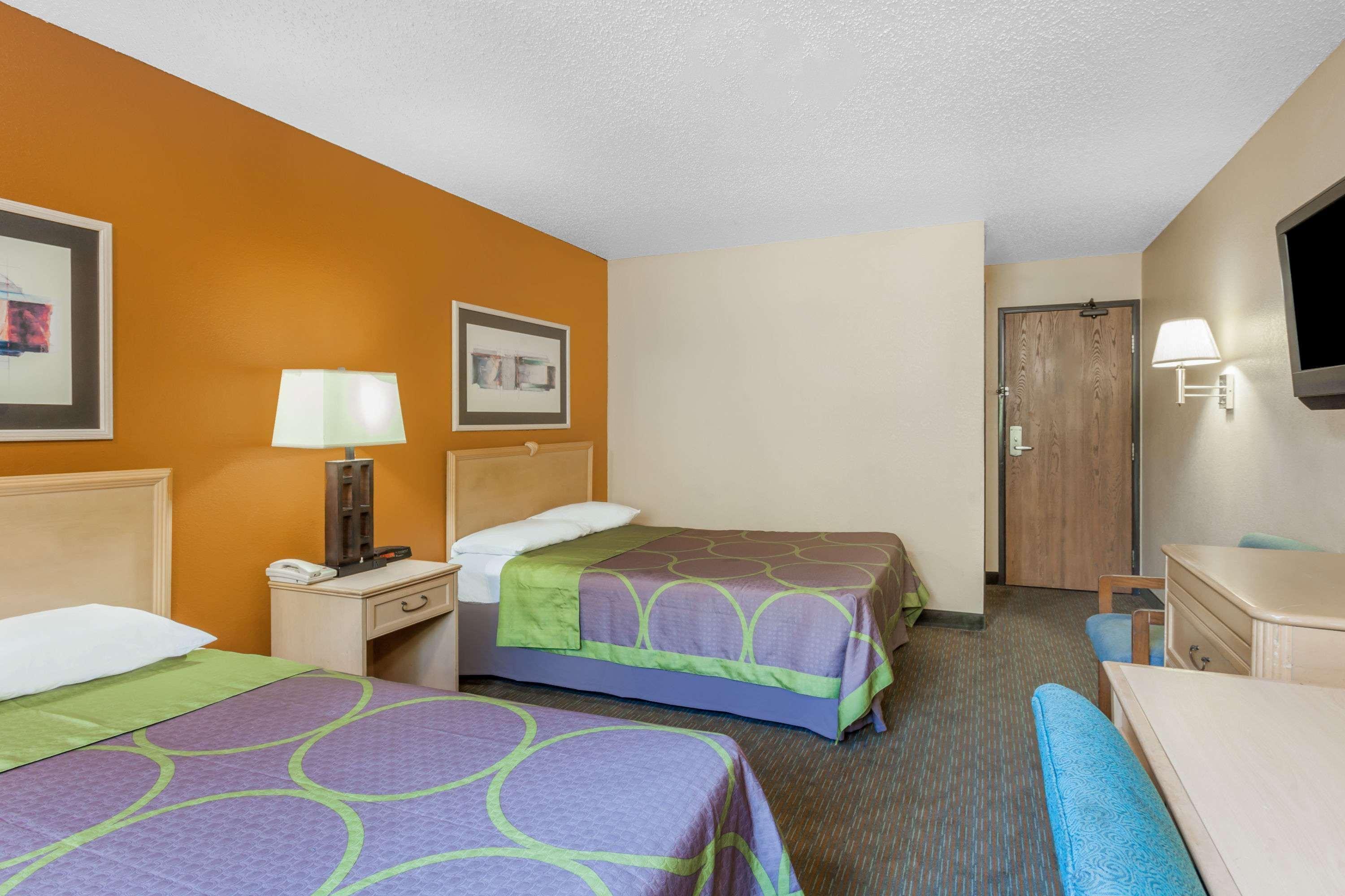 Super 8 By Wyndham Charlotte/Amusement Park Area Hotel Buitenkant foto
